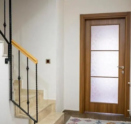 아파트 3 Bedroom Close To Mall And Bus Station