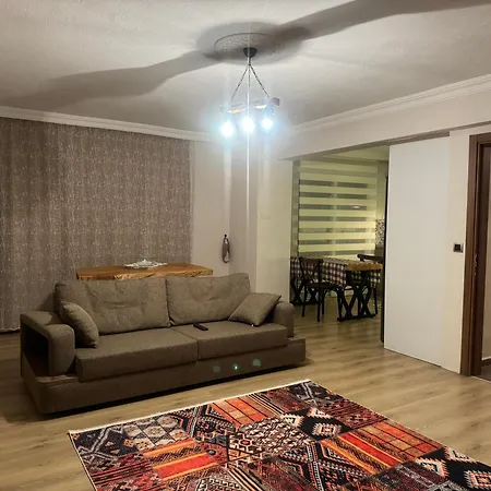 3 Bedroom Close To Mall And Bus Station דירה
