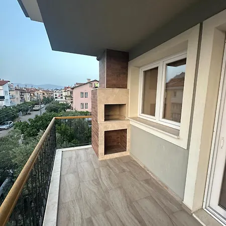 3 Bedroom Close To Mall And Bus Station Apartament *