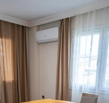 Апартаменты 3 Bedroom Close To Mall And Bus Station *